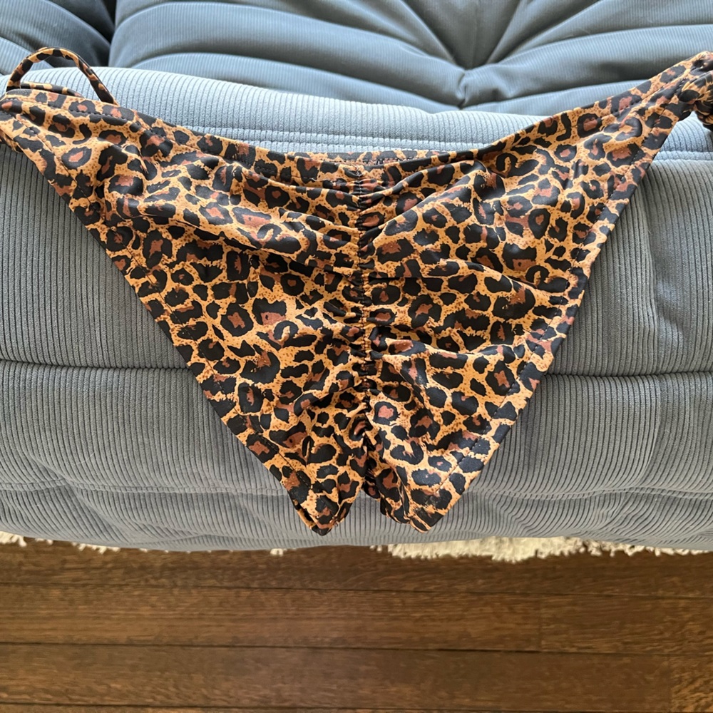 Leopard bikini bottom